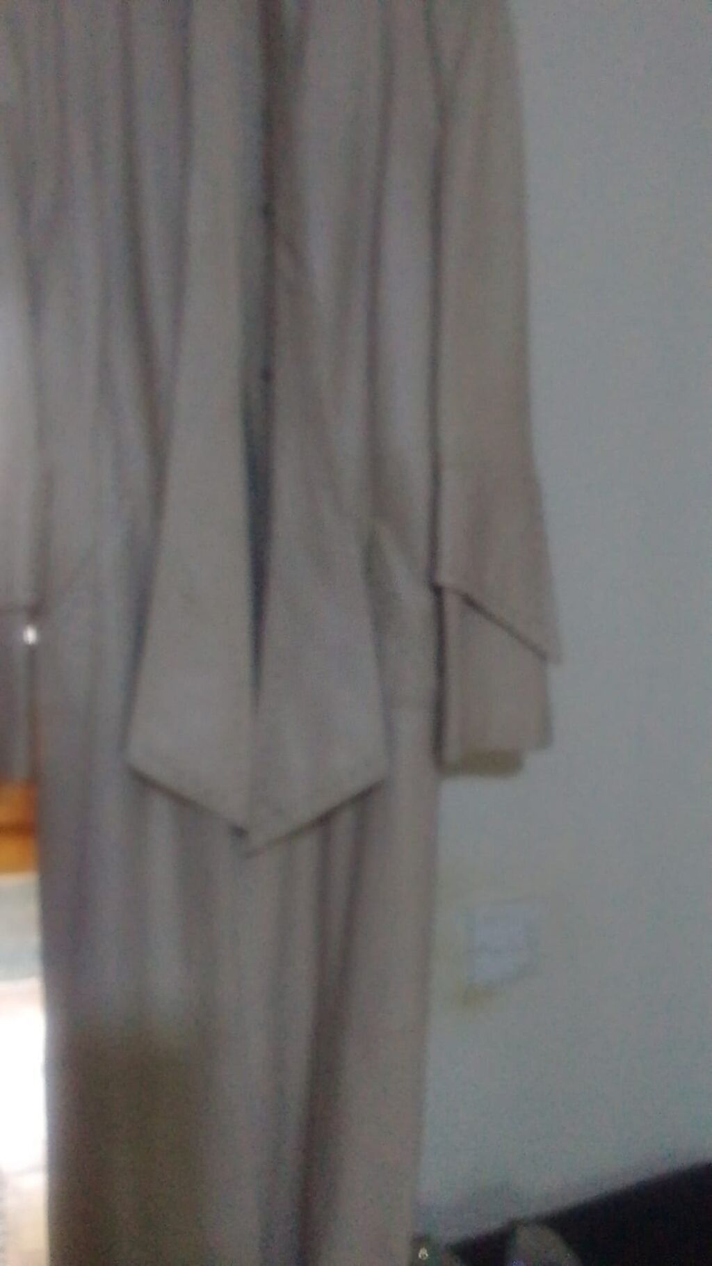 Bej rəngli uzun qadın palto - Model: Uzun, qaməti incə göstərən kəsim — Palto, Qobu (2)