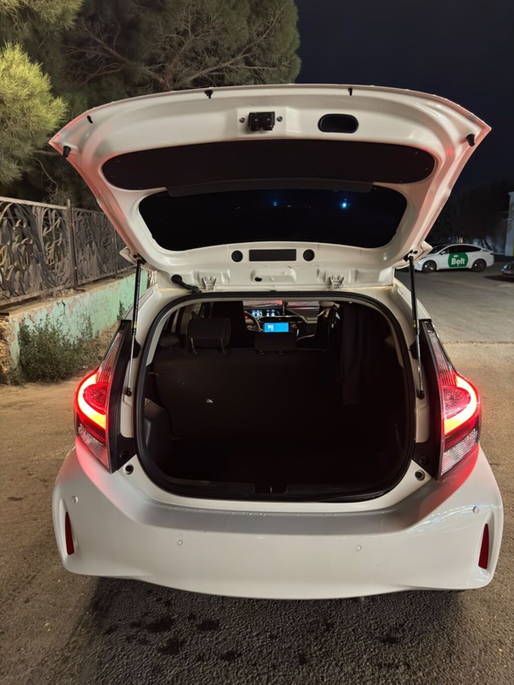 Toyota Aqua hibrid İli 2019 140 000 probeq Taksi buraxlışı var 2031-ə — Avtomobillər, Bakı (8)