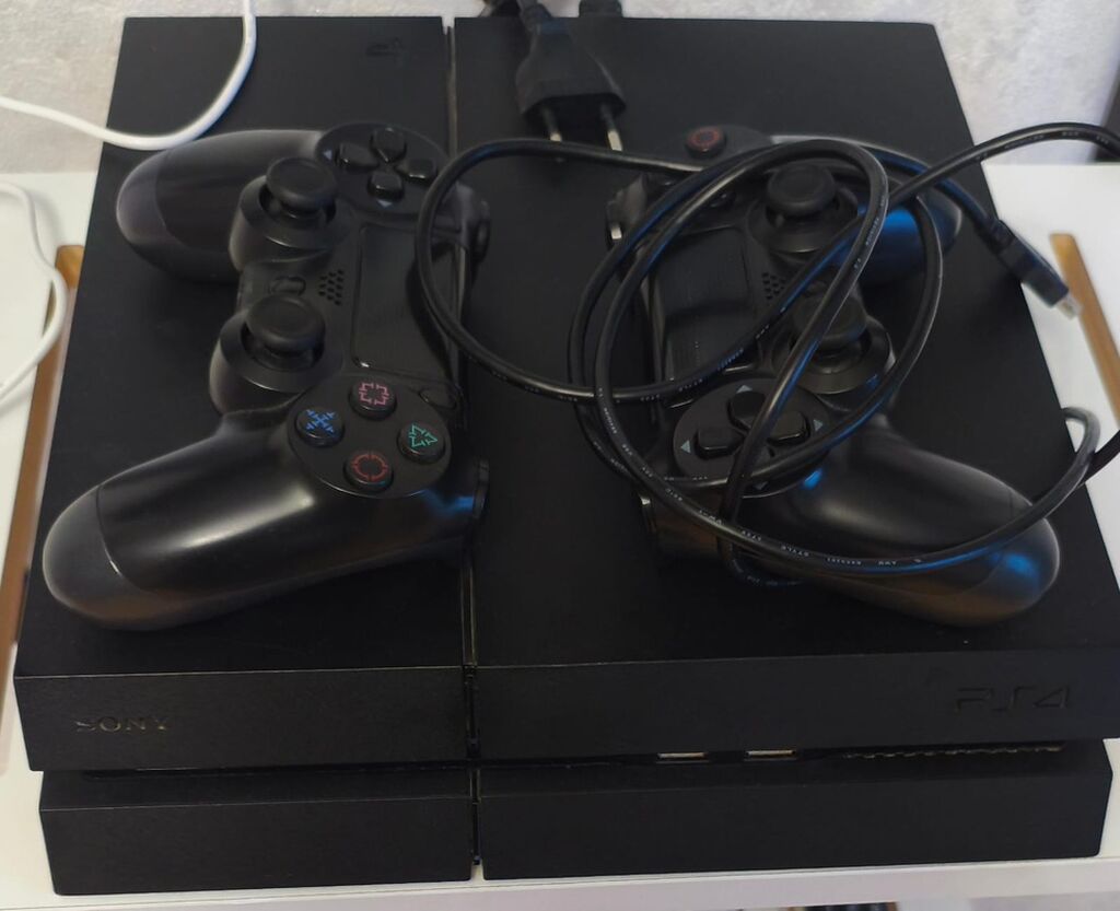 Rəxşəndə Playstation 4 slim satilir. Qiymət 350 manat. Yaddaş 500 — Oyun konsolları, Masazır