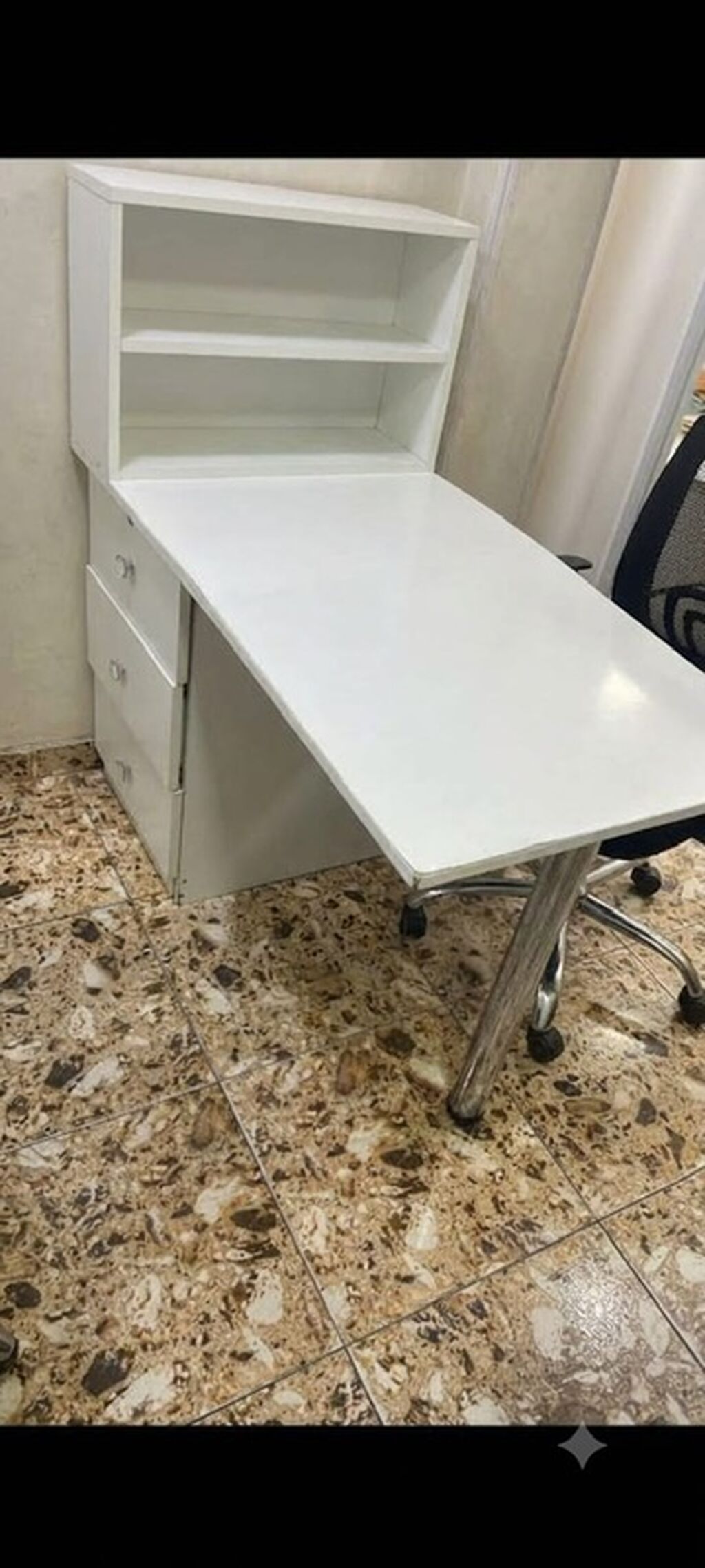 İki eded dırnaq masası biri satılır 60 azn.Ünvan Ecemi.Ayla91 — Yataq otağı mobilya dəstləri, Bakı
