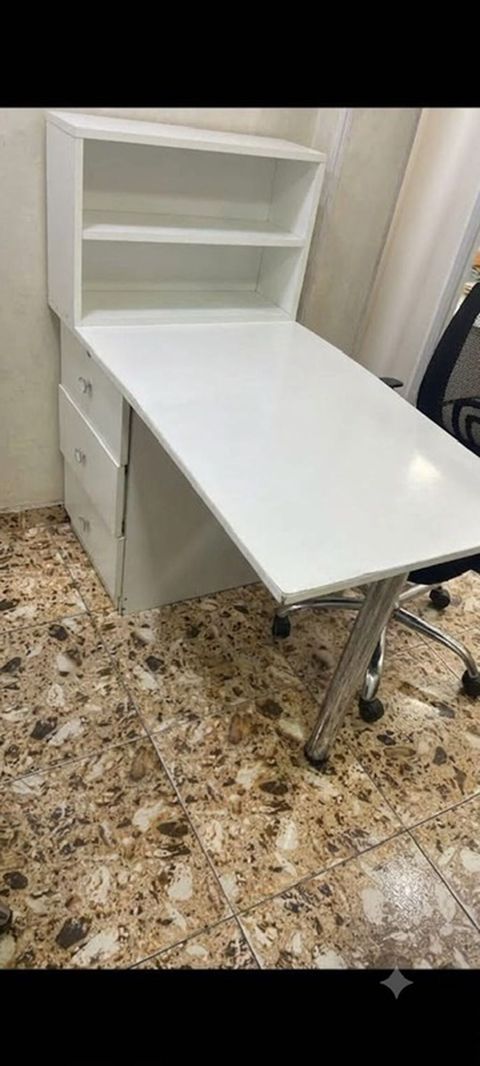 İki eded dırnaq masası biri satılır 60 azn.Ünvan Ecemi.Ayla91 — Bakı