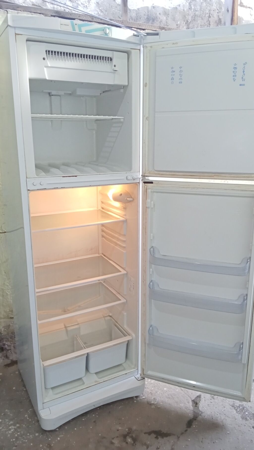 Indesit Nofros soyuducu əla soyudur işləyir heç bir problemi yoxdur — Soyuducular, Bakı (2)