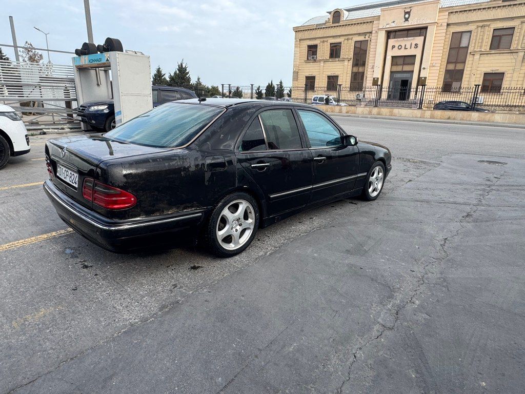 Mercedes E 320, 3.2 L, 2000 il, 600 000 km 01-CP-824 — Avtomobillər, Bakı (7)