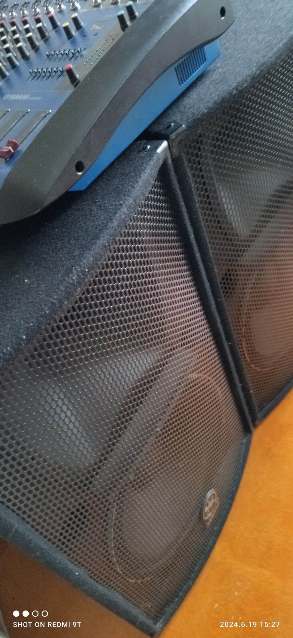 Yamaha səsgücləndirici sistemi və mikser - 2 ədəd Yamaha passiv — Studiya və konsert üçün, Qusar