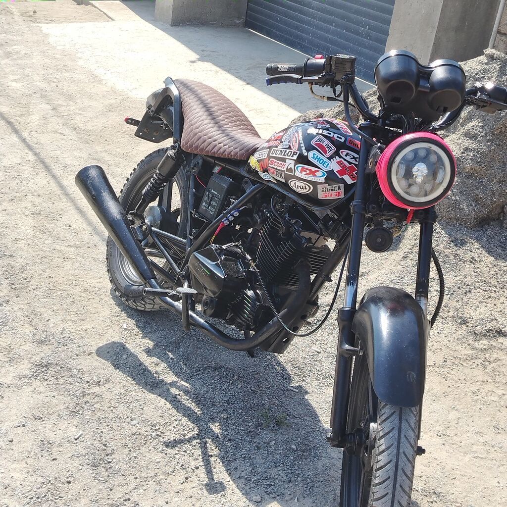 Bobber/kafe-reyser üslubunda modifikasiya olunmuş motosiklet — Motosikletlər, Bakı (3)