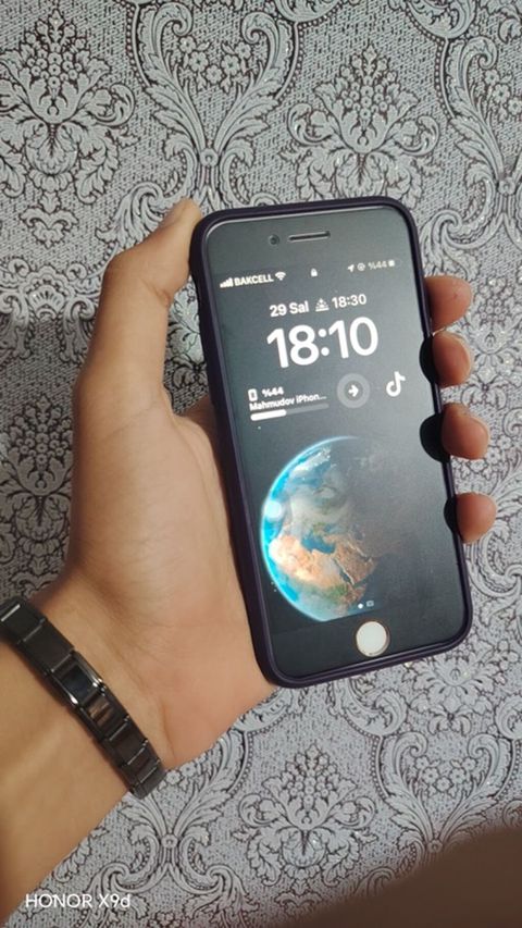IPhone 8, 64 GB, Qızılı, Qırıq — Xaçmaz
