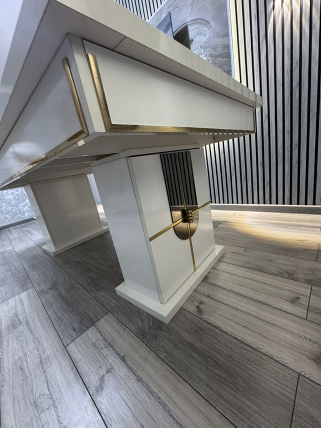 Ağ rəngli, modern dizaynda böyük ölçülü masa. - Material: yüksək — Masalar, Masazır (6)