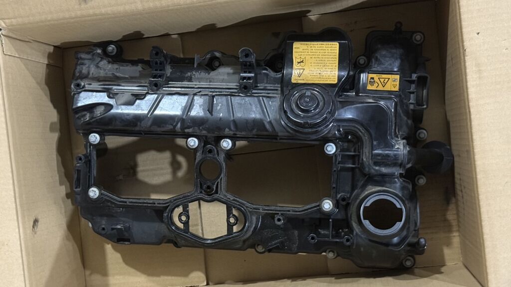 Məhsul: Klapan qapağı (valve cover) –BMW f30 Təsvir: - Plastik — Ehtiyat hissələri, Masazır (2)