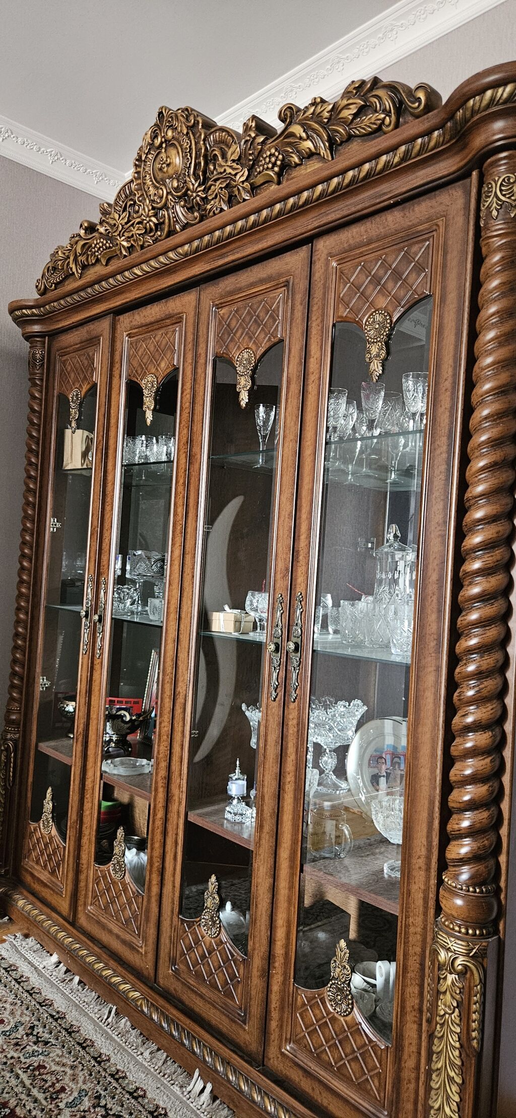 Klassik üslubda vitrin-bufet - Material: ağac əsaslı korpus, bəzəkli — Şkaflar, Bakı (2)