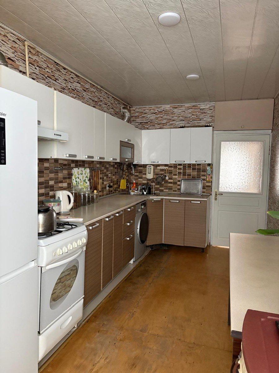 Satılır 3 otaqlı köhnə tikili 87 m² — Mənzil, Oğuz (11)