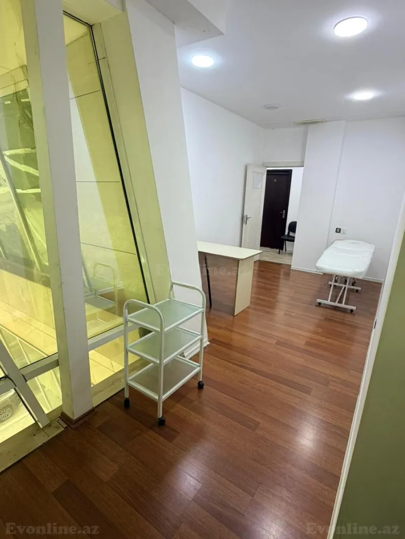 Kirayə verilir Ofis 20 m² Bakı, Nəsimi r., 28 May m — Bakı