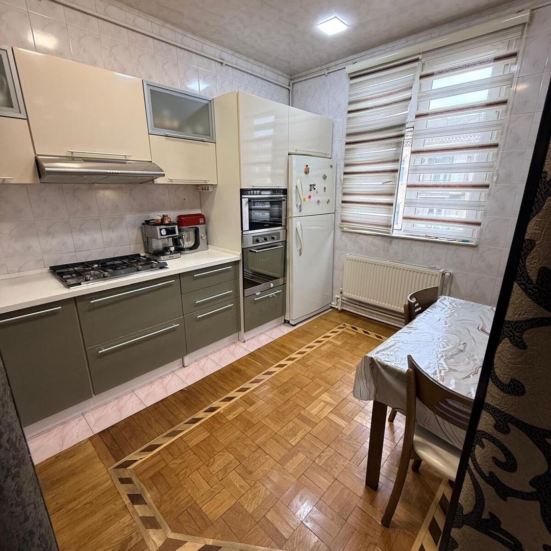 Satılır 4 otaqlı köhnə tikili 98 m² — Mənzil, Bakı (12)
