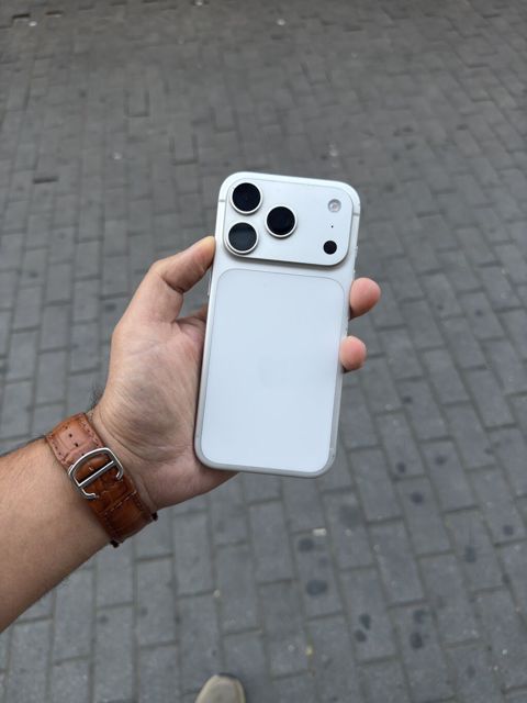 IPhone 17 Pro, 256 GB, Matte Silver, Zəmanət, Sənədlərlə — Bakı