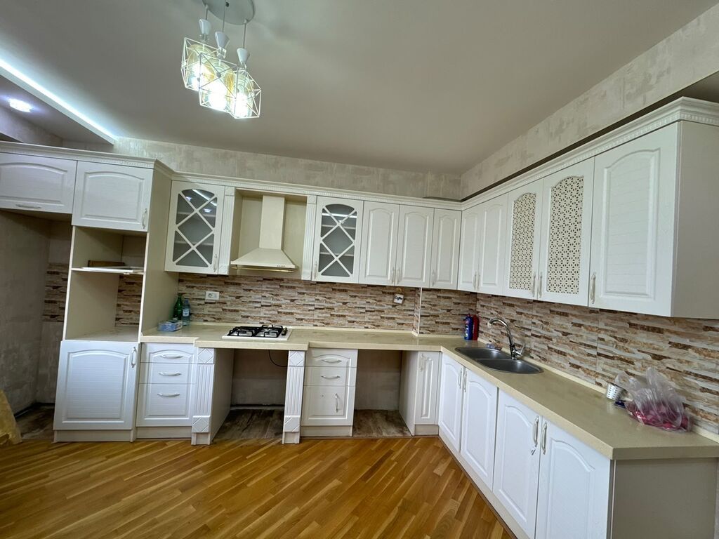 Mətbəx mebeli satılır. - Ölçü: 400 x 170 sm - Material: ağ rəngli — Mətbəx mobilyası, Bakı