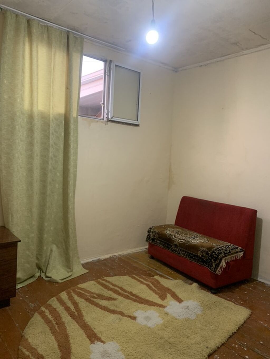 Plan: girişdə dəhliz, 2 yaşayış otağı, ayrıca kiçik mətbəx, sanitar — Ev, villa, Bakı (9)