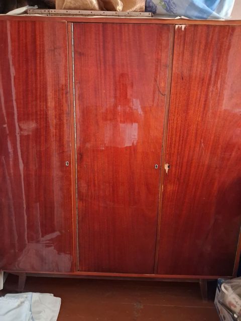 Üçqapılı taxta şkaf - Material: cilalanmış taxta (təbii ağac — Digah