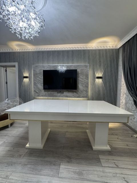 Ağ rəngli, modern dizaynda böyük ölçülü masa. - Material: yüksək — Masazır