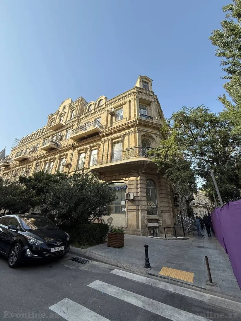 Kirayə verilir 3 otaqlı Mənzil Köhnə tikili 80 m² Bakı, Səbail r — Elçın Osmanov