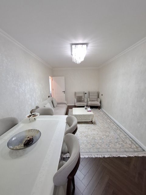 Satılır 2 otaqlı köhnə tikili 65 m² — Bakı