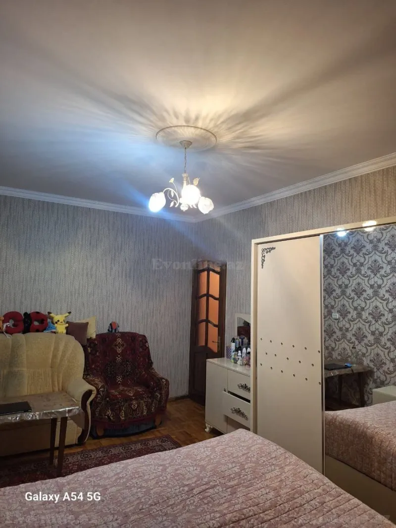 Satılır 3 otaqlı Mənzil Köhnə tikili 90 m² Bakı, Binəqədi r., Azadlıq prospekti m., 8-ci mikrorayon — Mənzil, Bakı (8)