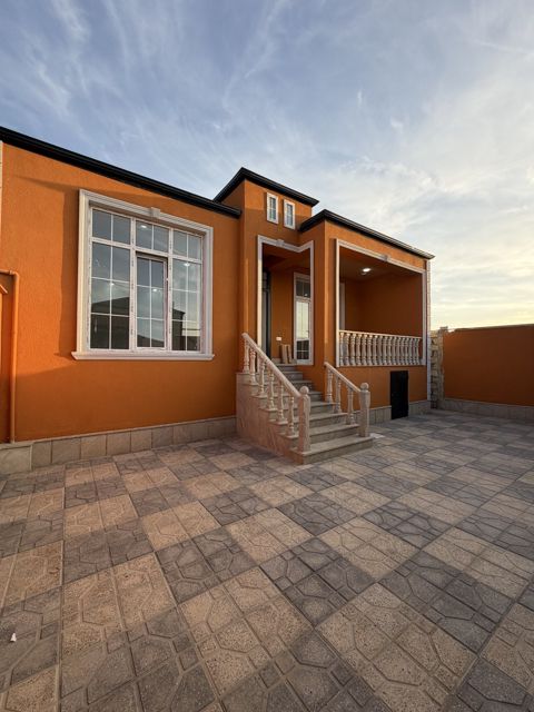 Satılır 4 otaqlı həyət evi/bağ evi 110 m² — Bakı