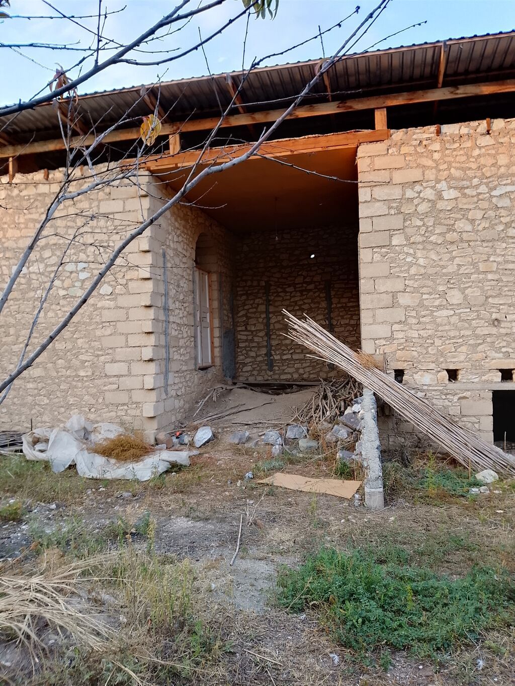 Salam semkir rayon çinarli qesebesinde 2 otaq yarim temirli ev satilir — Döşəmə və tavan işləri, Şəmkir (8)