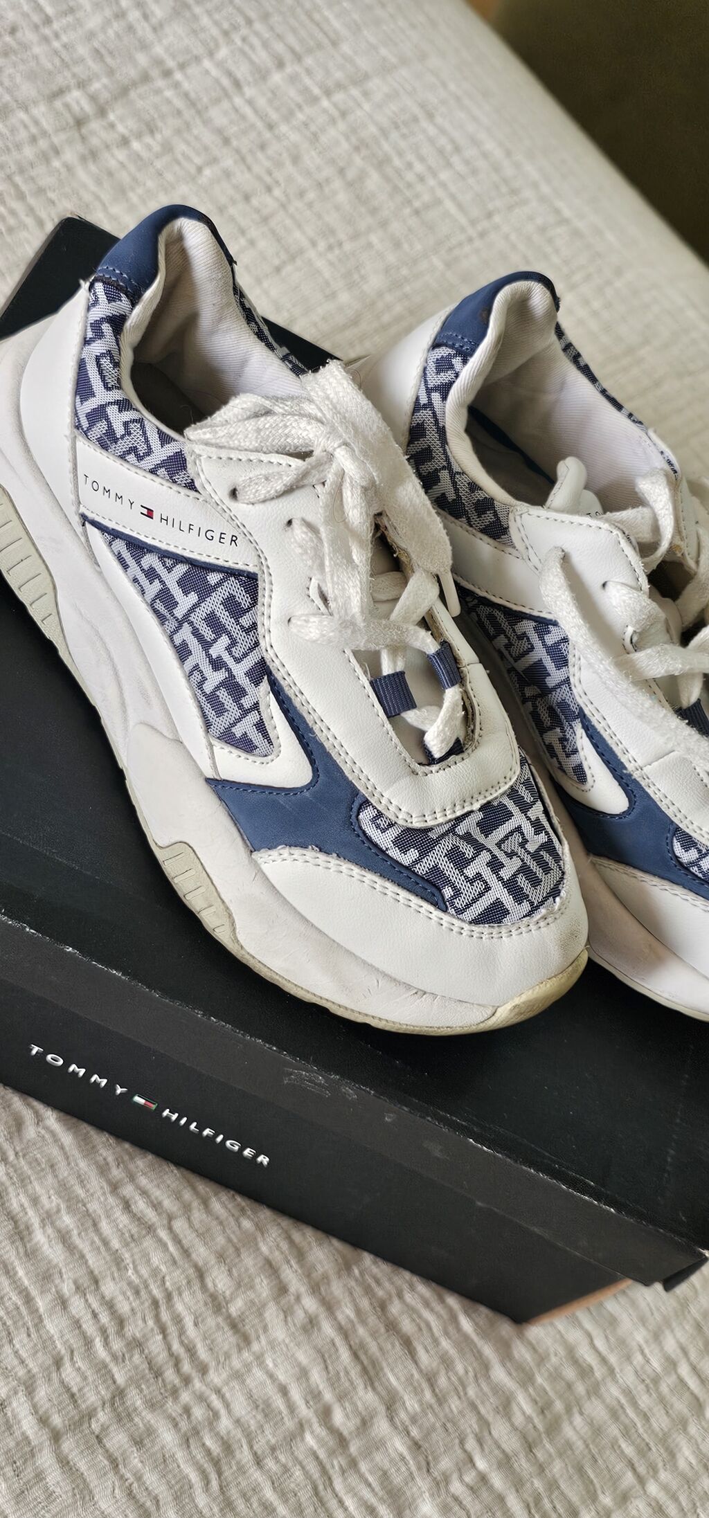 Tommy Hilfiger kişi krossovkaları - Rəng: ağ və tünd göy 34-35 — Krossovkalar, Bakı (3)