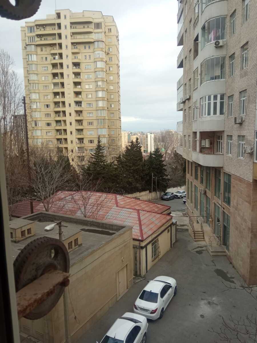 Satılır 4 otaqlı köhnə tikili 100 m² — Mənzil, Bakı (9)