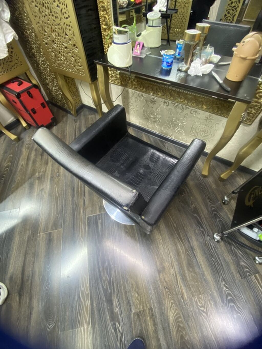 Gözəllik salonu üçün peşəkar kreslo və servis arabası - Kreslo: salon — Salon mebeli, Bakı (2)