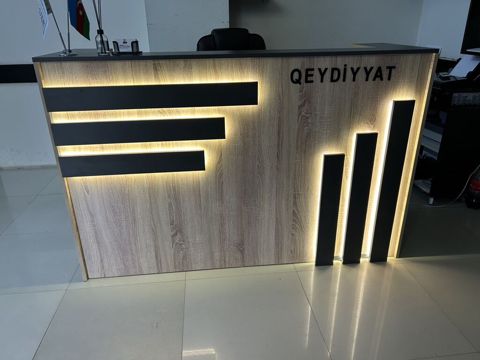 Qeydiyyat üçün resepsiyon masası - Müasir dizayn: Açıq palıd — Sumqayıt