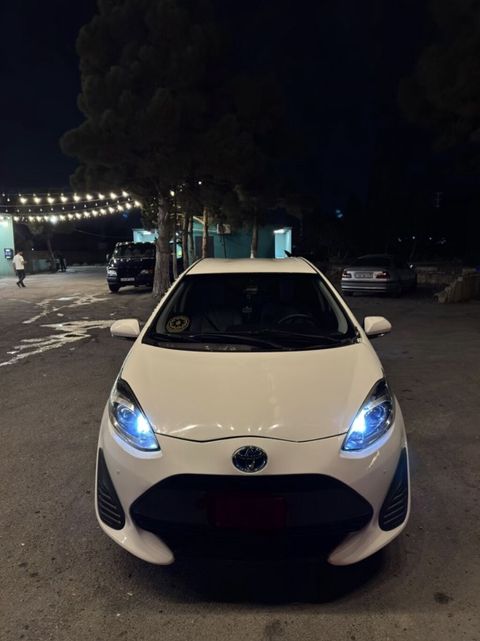 Toyota Aqua hibrid İli 2019 140 000 probeq Taksi buraxlışı var 2031-ə — Bakı