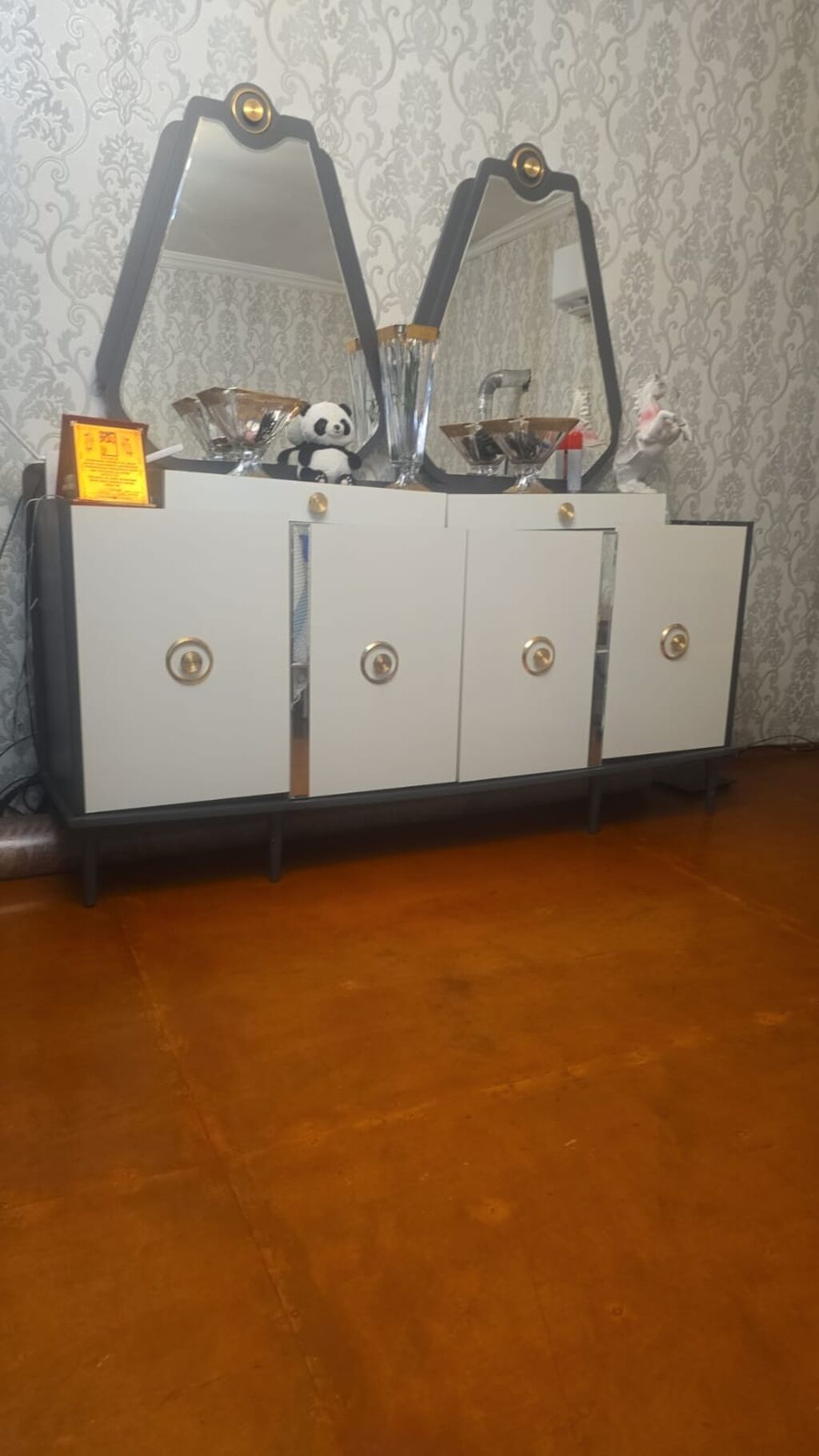 Qonaq otağı mebel dəsti Tərkibi: - Şkaf-vitrin: 3 şüşə rəfli, şüşə — Qonaq otağı üçün, Digah (3)