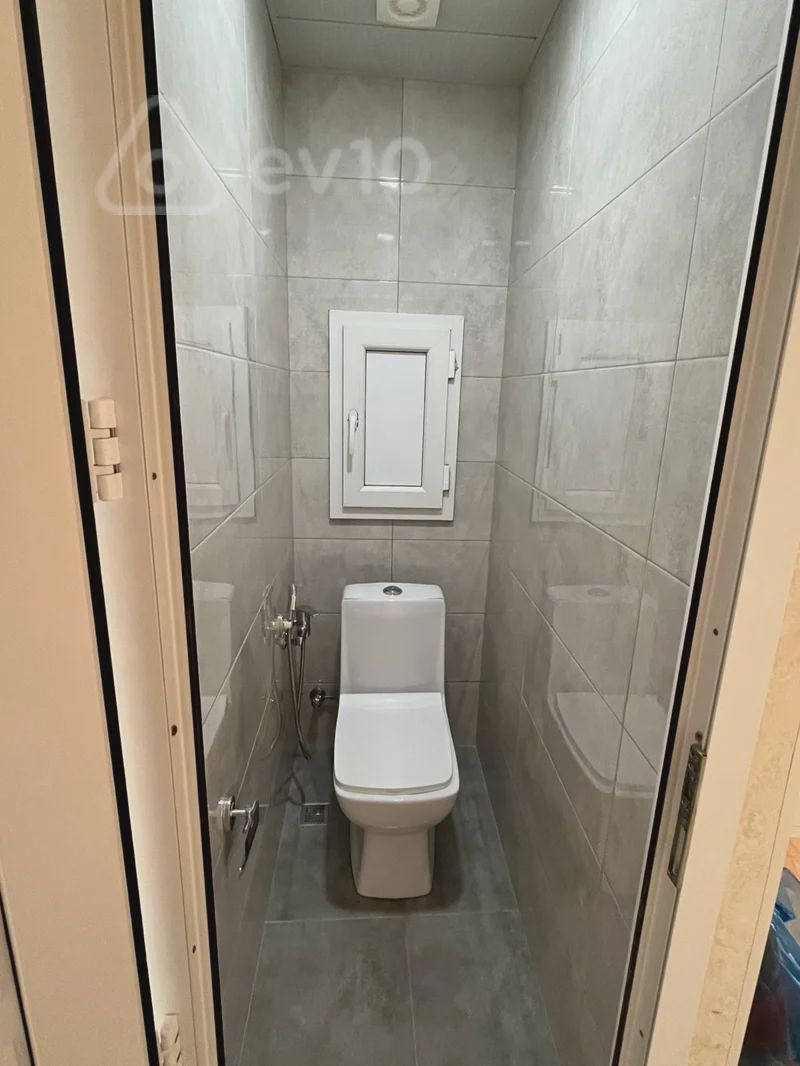 For sale: 2-room apartment (old building), 65 m² — Mənzil, Bakı (9)