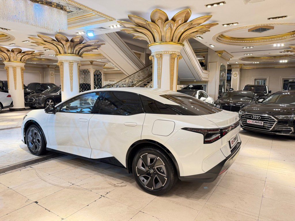 Toyota bZ3, 65.2 kWh, 2023 il, 35 000 km — Avtomobillər, Bakı (7)
