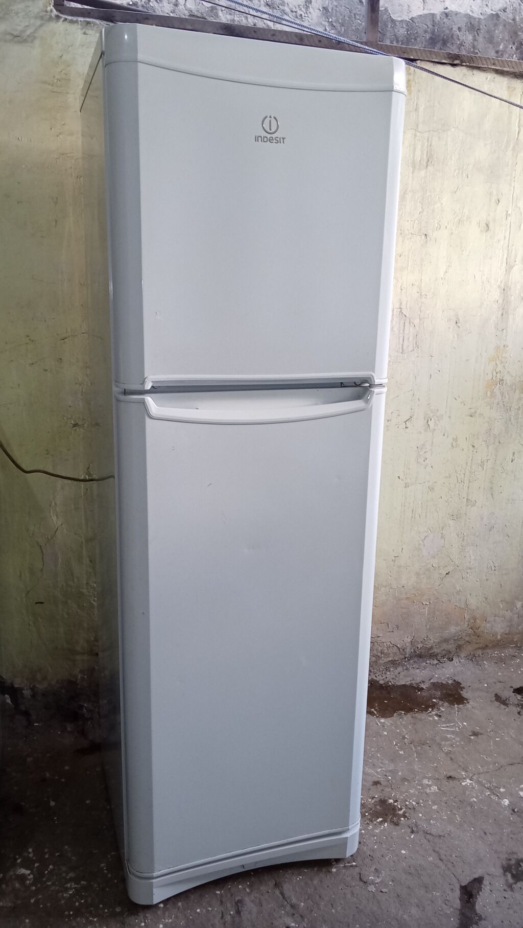 Indesit Nofros soyuducu əla soyudur işləyir heç bir problemi yoxdur — Soyuducular, Bakı