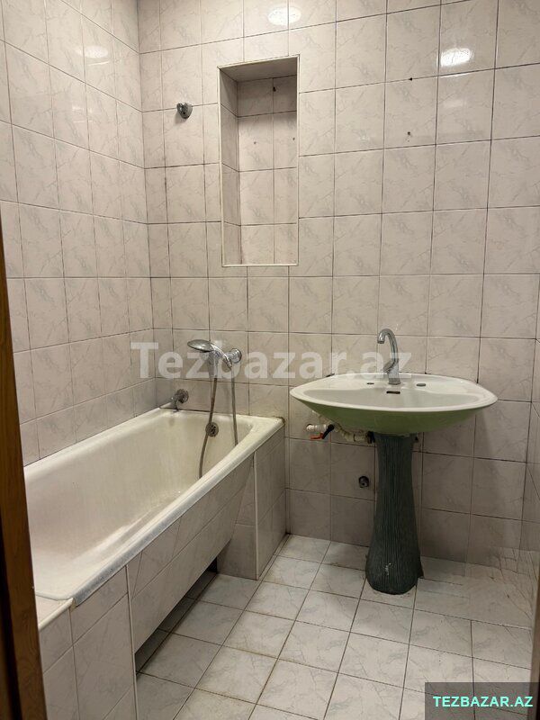 Gənclik metrosu yaxınlığı, Ayna Sultanovda — Ev, villa, Bakı (9)