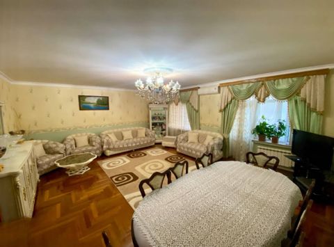 İcarəyə verilir 5 otaqlı köhnə tikili 150 m² — Bakı
