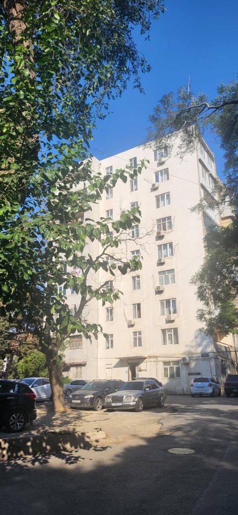 Satılır 3 otaqlı köhnə tikili 75 m² — Bakı
