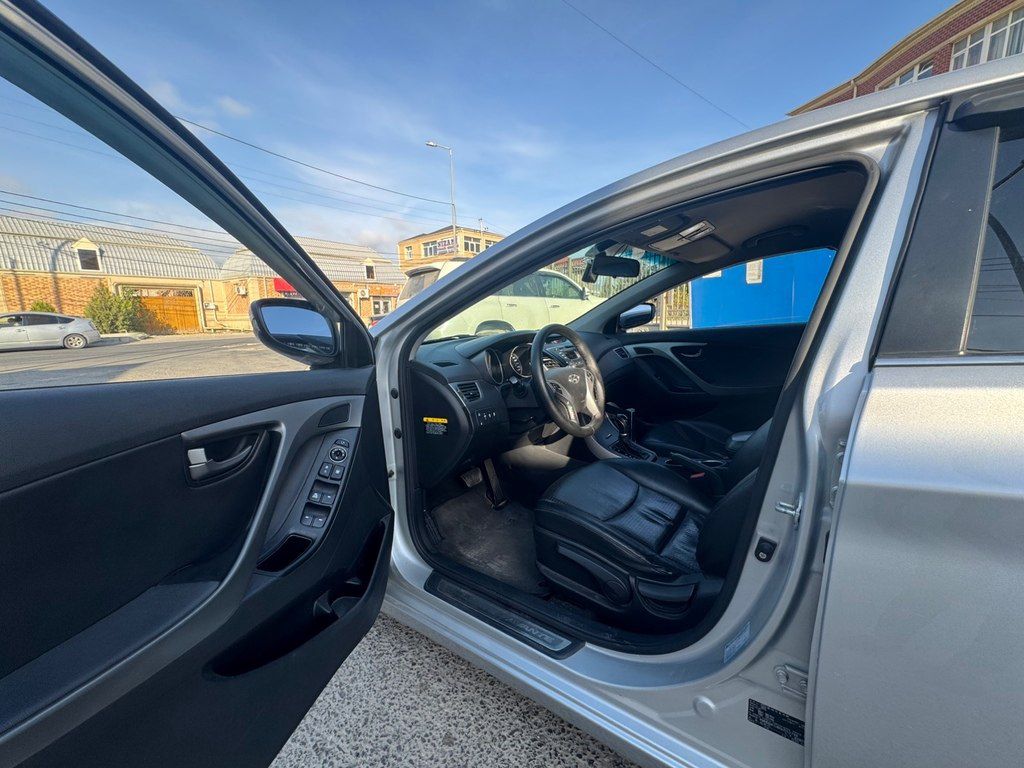 Hyundai Avante, 1.6 L, 2015 il, 300 000 km 77-LY-790 — Avtomobillər, Bakı (9)