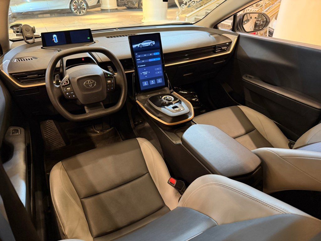 Toyota bZ3, 65.2 kWh, 2023 il, 35 000 km — Avtomobillər, Bakı (10)