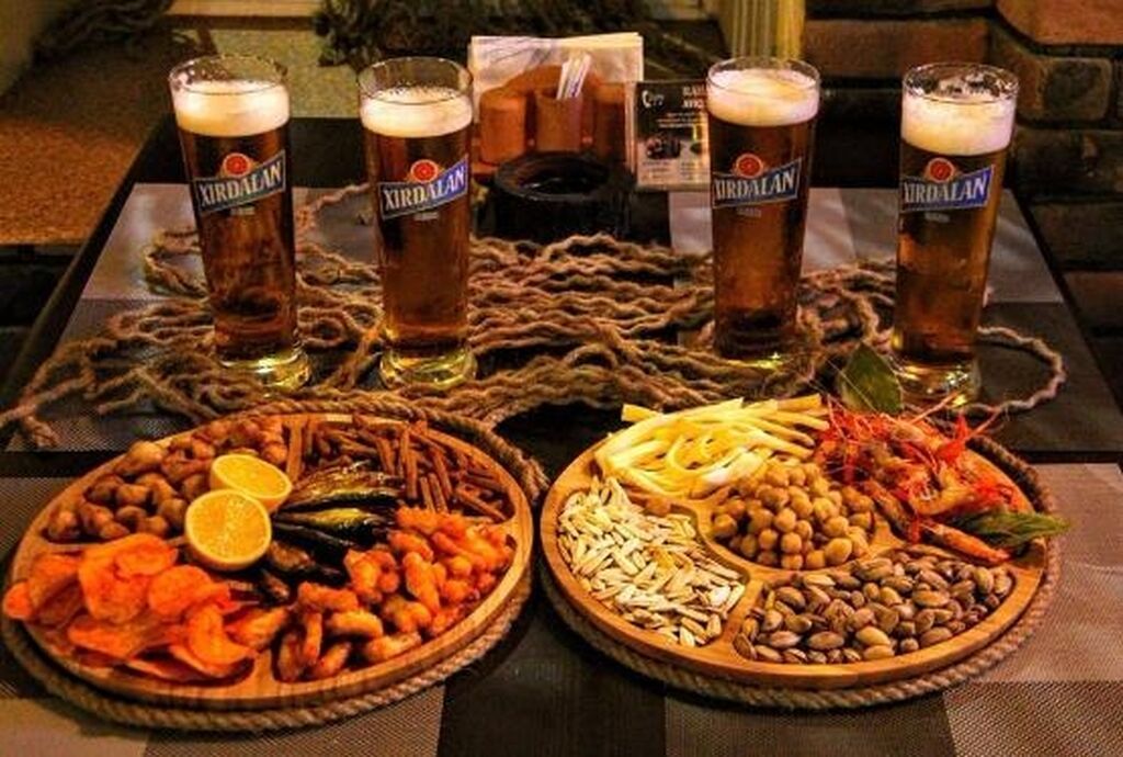Ofisiant tələb olunur, Pivə barı, Gündəlik ödəniş, 18-29 yaş, 3-5 illik təcrübə — Restoranlar, Turizm, Ağdaş