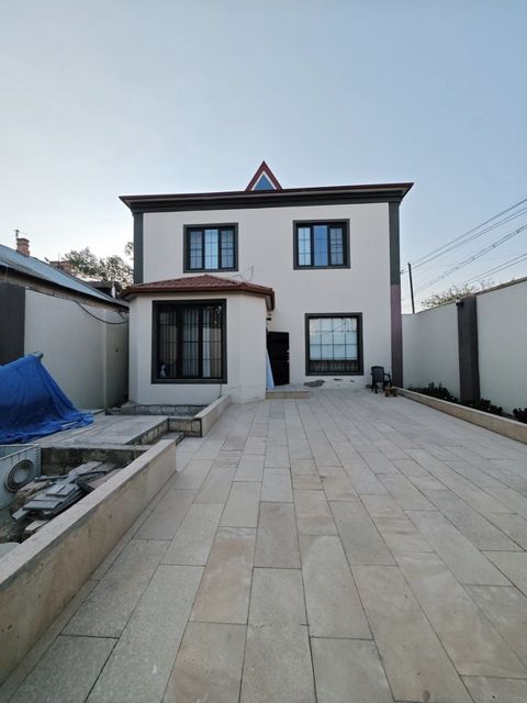Satılır 4 otaqlı həyət evi/bağ evi 200 m² — Bakı