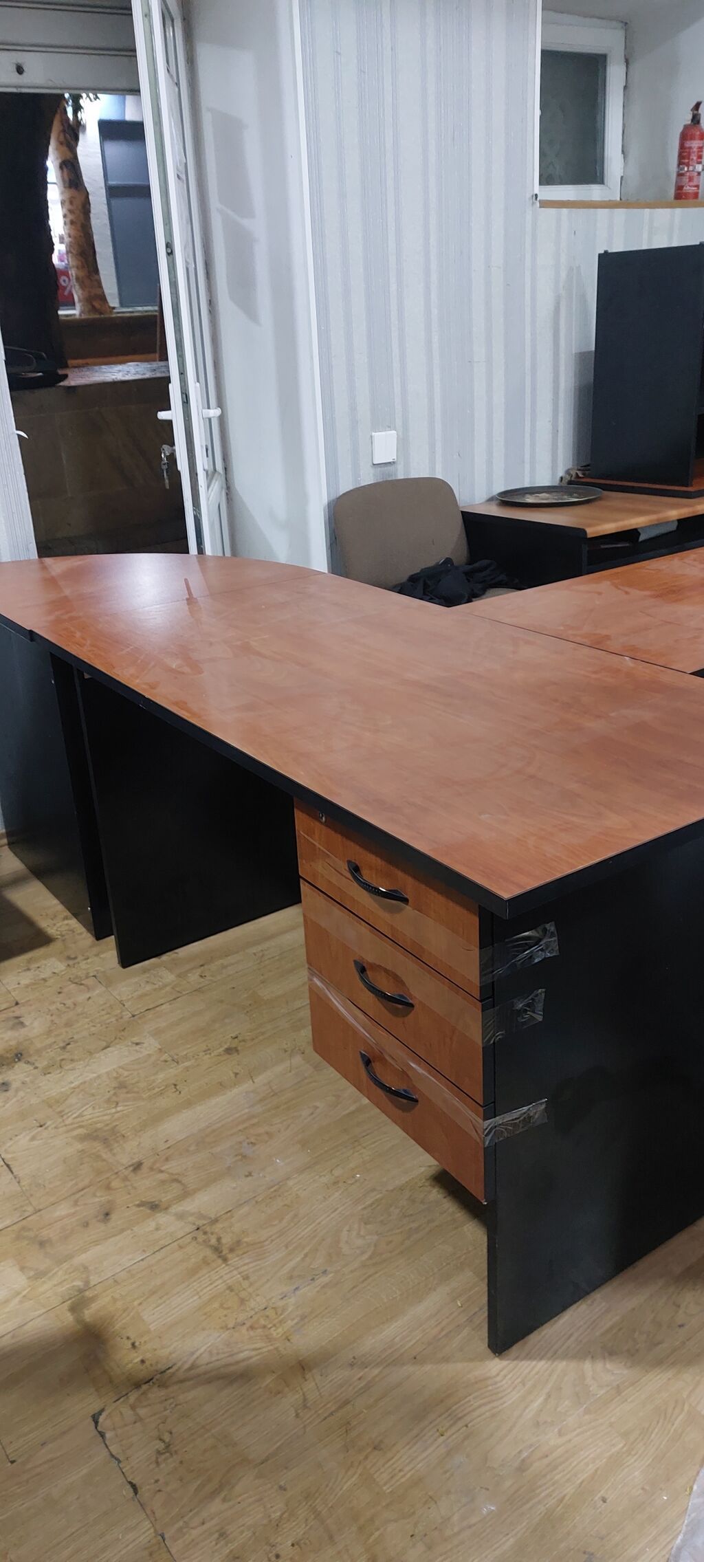 Ofis mebelləri var 3 dəstdir çox möhkəm başqa mebellərdə var satışda — Digər, Bakı (10)