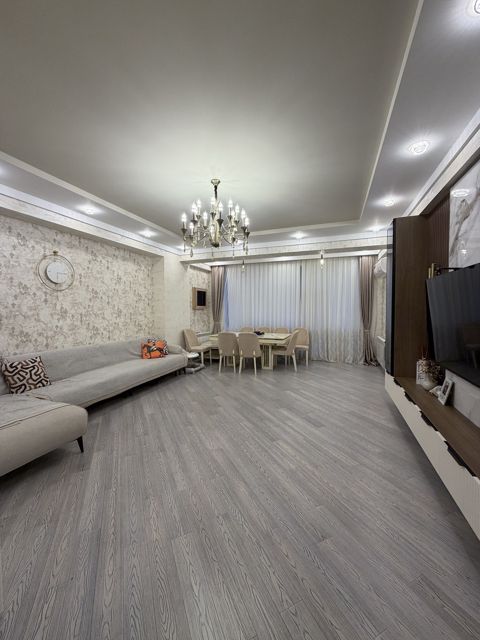 Satılır 4 otaqlı yeni tikili 176 m² — Bakı