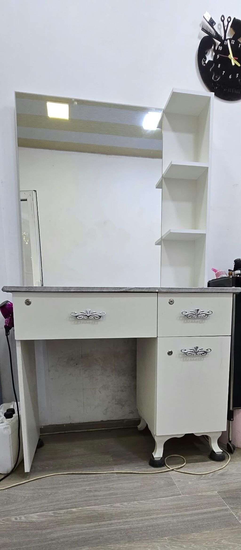 İşlənmiş, Makiyaj üçün masa, Güzgülü — Salon mebeli, Digah