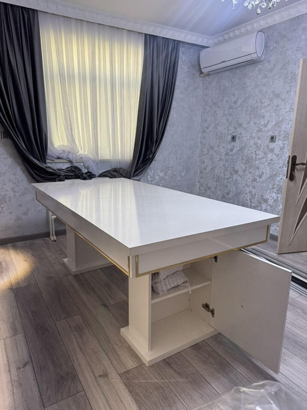 Ağ rəngli, modern dizaynda böyük ölçülü masa. - Material: yüksək — Masalar, Masazır (4)