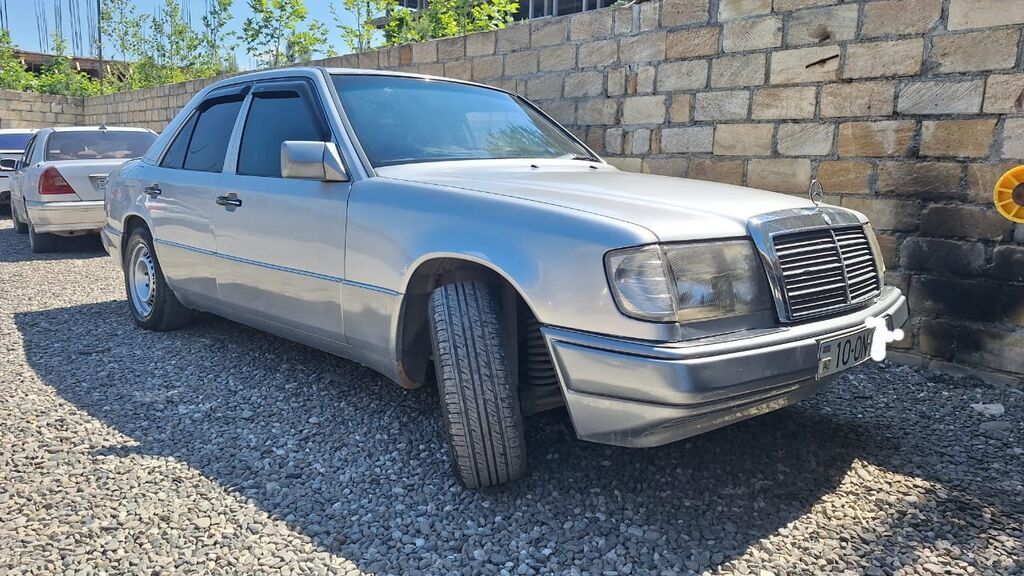 Mercedes-Benz E 220: 2.2 l Sedan 10-ON-893 — Avtomobillər, Quba (6)