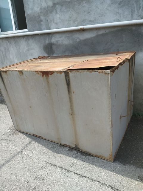 Islənmis qalin dəmirli cən təxmini iki tona yaxin. alt dəmiri curuydu — Tayyor konstruksiyalar