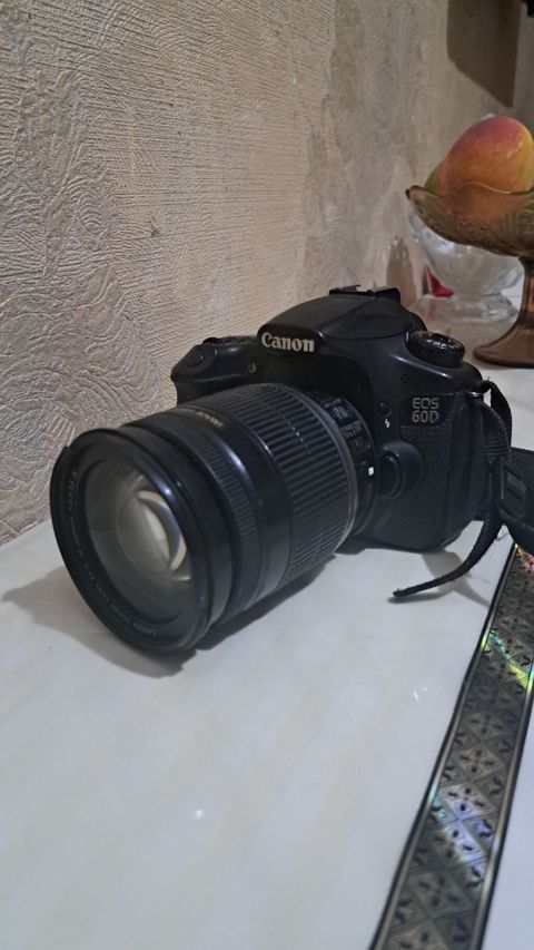 Canon EOS 60D Dslr fotoaparat - Sensor: 18 MP Aps-c Cmos - Prosessor — Bakı