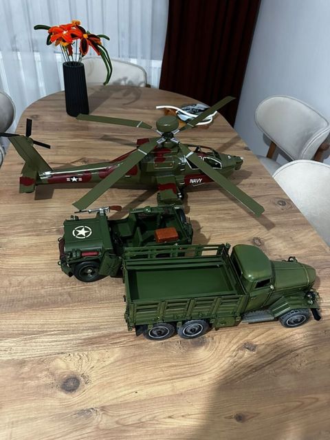 Hərbi oyuncaq dəsti - Dəst tərkibi: 1 ədəd hərbi helikopter, 1 ədəd 6 — Bakı
